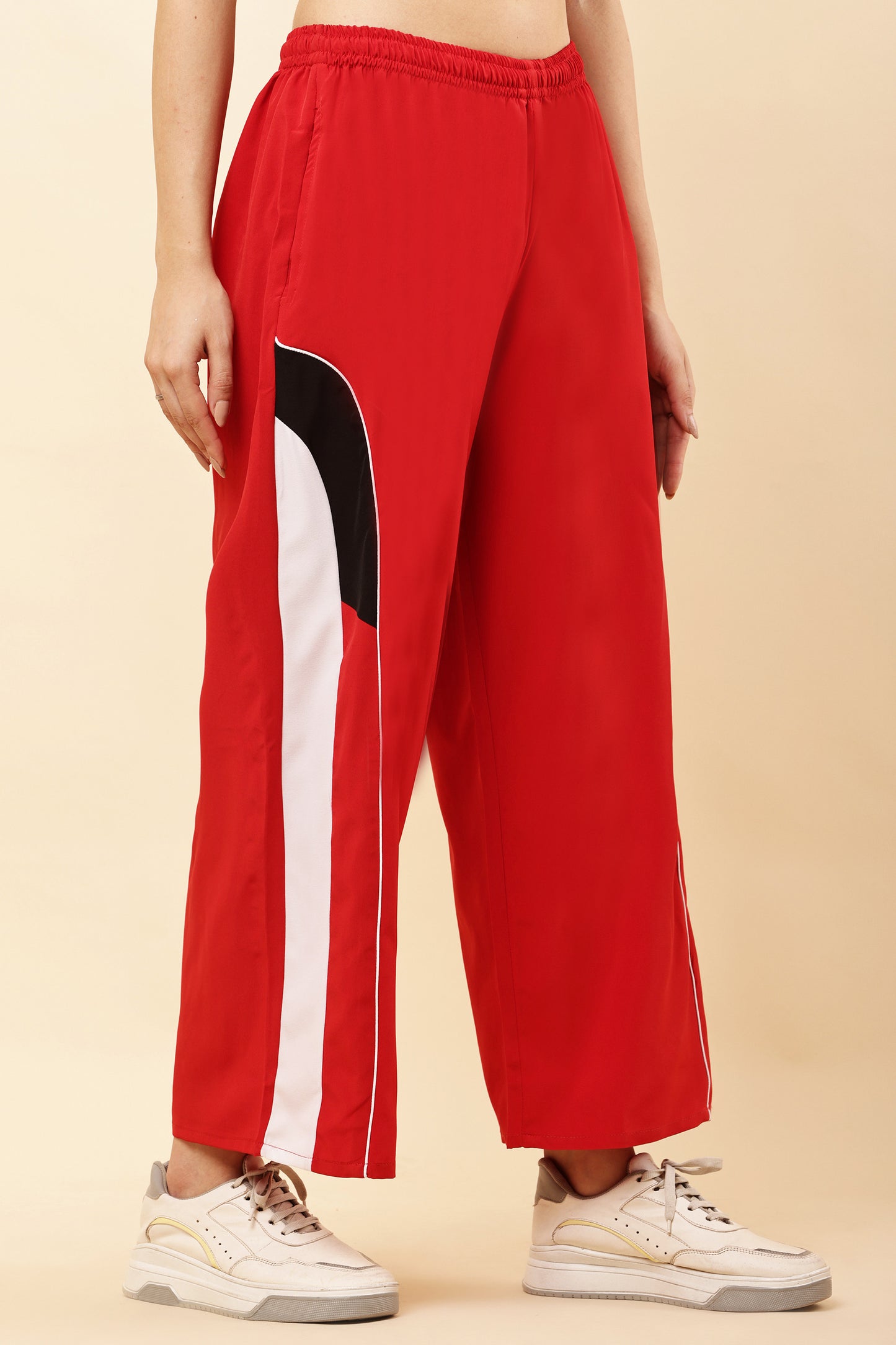 Women Solid Black Track Pants